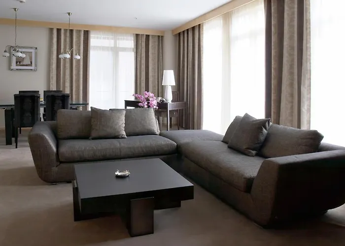 Royal Square Htl Otel