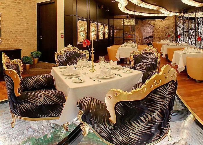 Royal Square Htl Otel