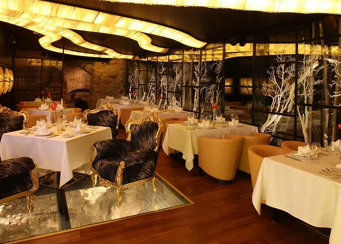 Royal Square Htl Otel