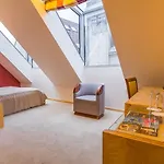 Royal Square Htl