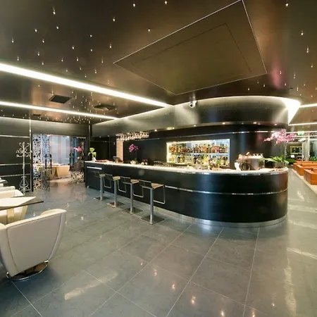 Ξενοδοχείο Royal Square & 5*