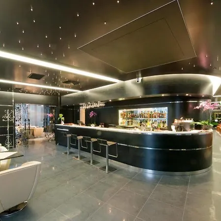 Ξενοδοχείο Royal Square & 5*